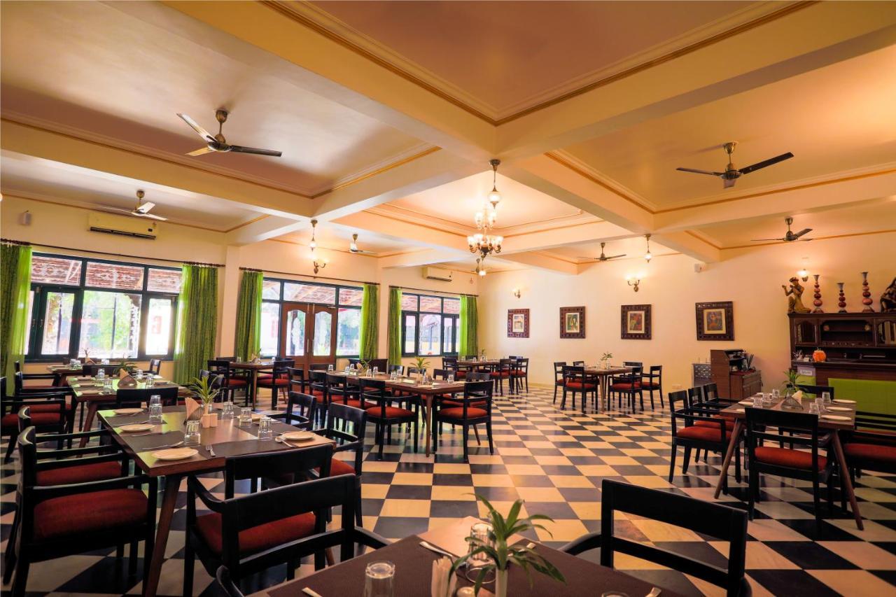 Amantra Shilpi Resort & Spa Удайпур Екстериор снимка