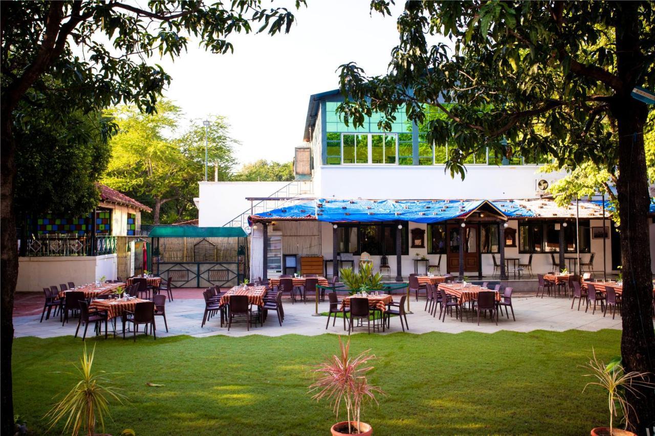 Amantra Shilpi Resort & Spa Удайпур Екстериор снимка