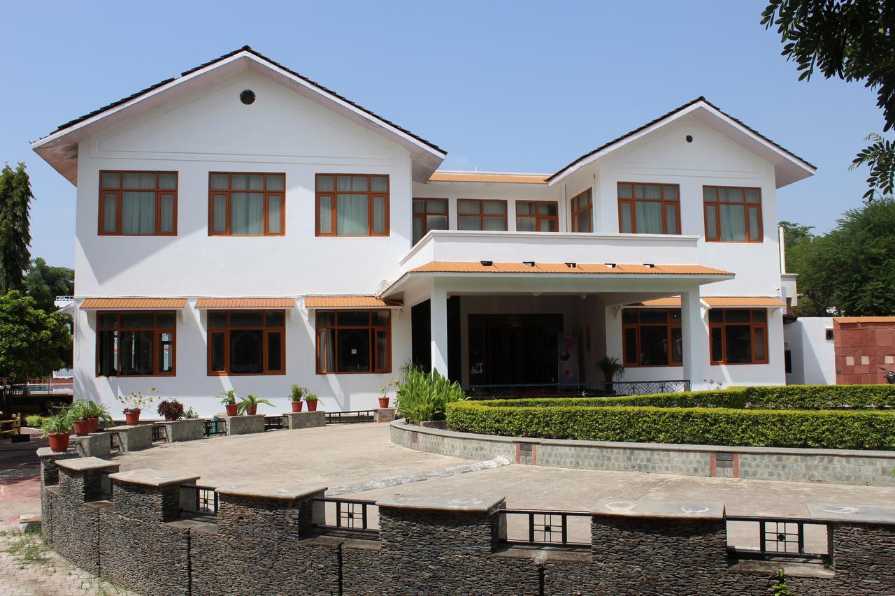 Amantra Shilpi Resort & Spa Удайпур Екстериор снимка