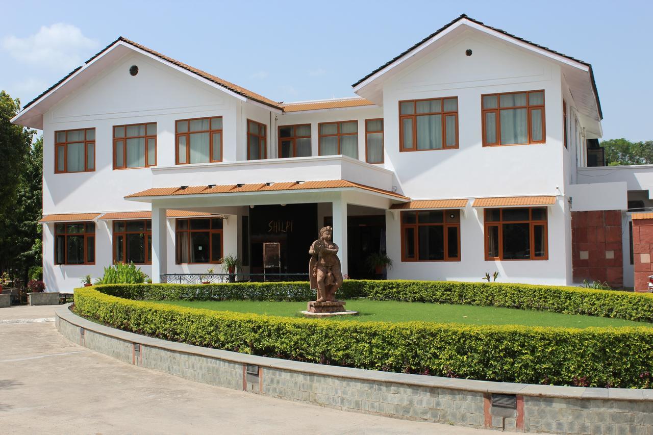 Amantra Shilpi Resort & Spa Удайпур Екстериор снимка